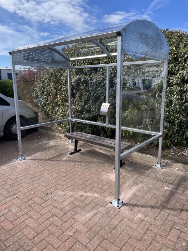 Smoking & Vaping Shelter 6 person Alpha