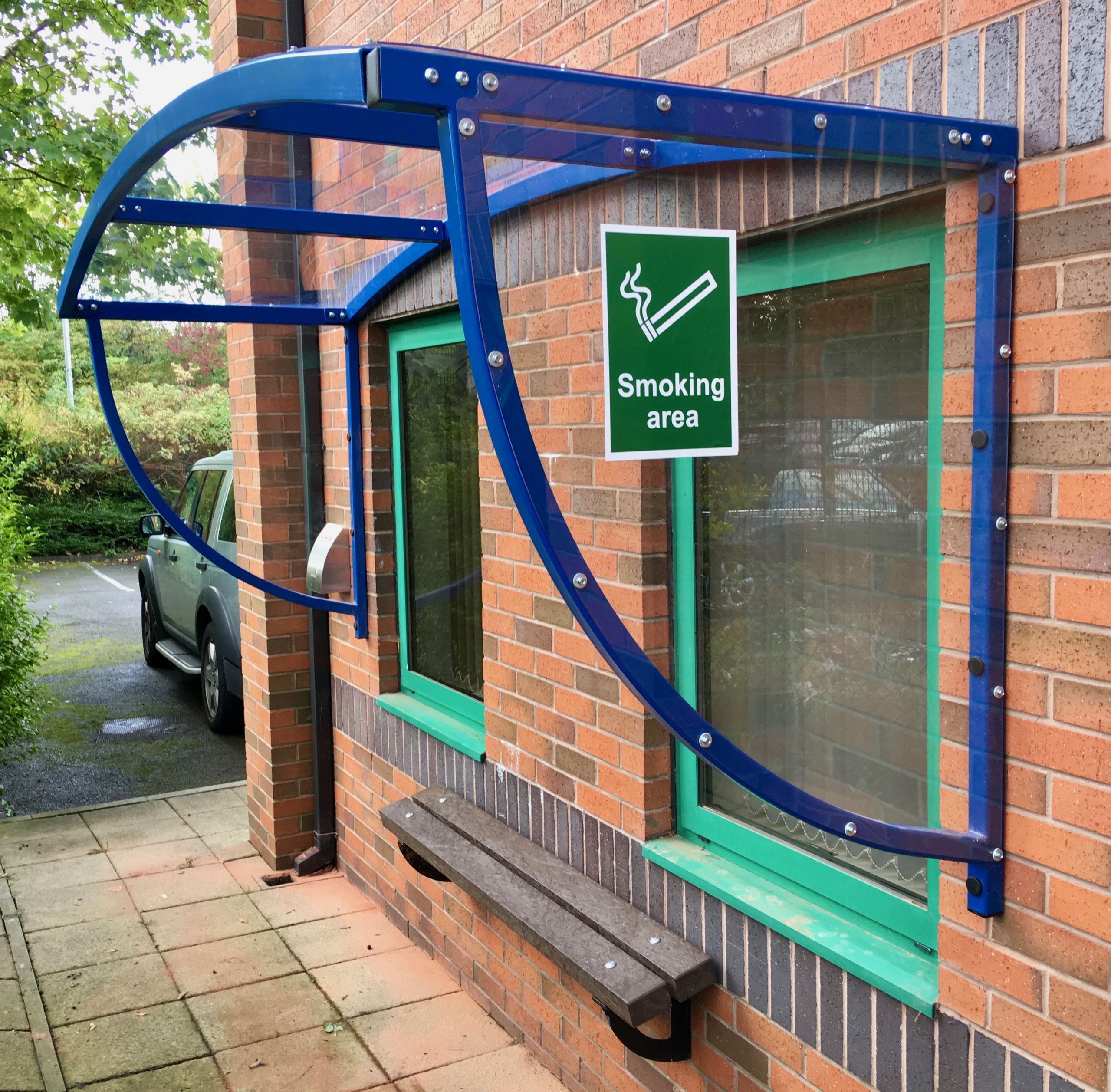 wall mounted smoking shelter