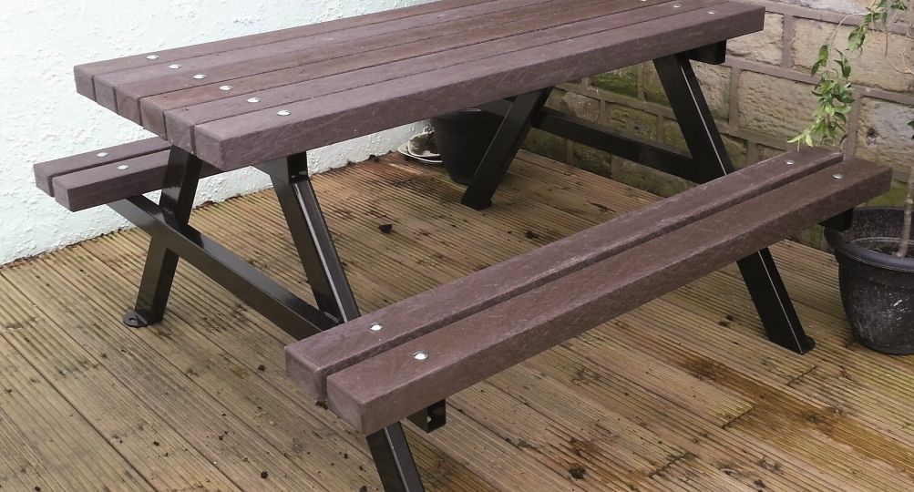 Recycled plastic Blackthorn picnic table