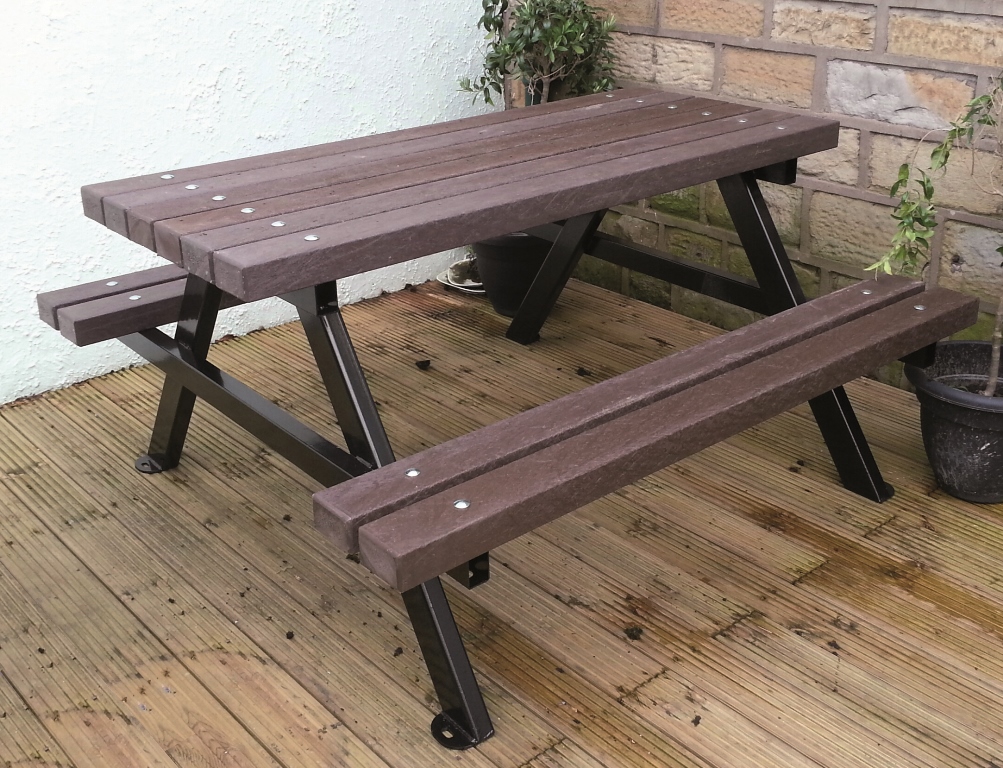 Recycled plastic Blackthorn picnic table