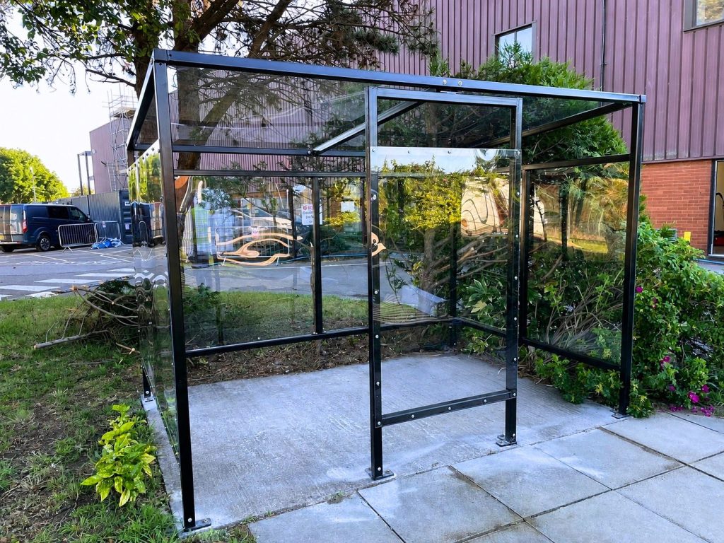 Smoking & Vaping Shelter 8 Person Atlas