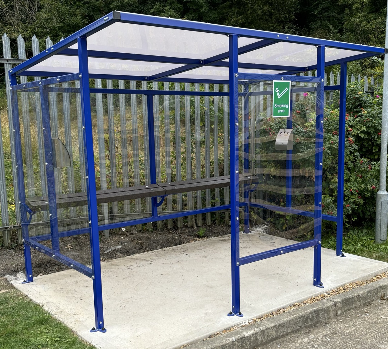 Smoking & Vaping Shelter 8 Person Atlas