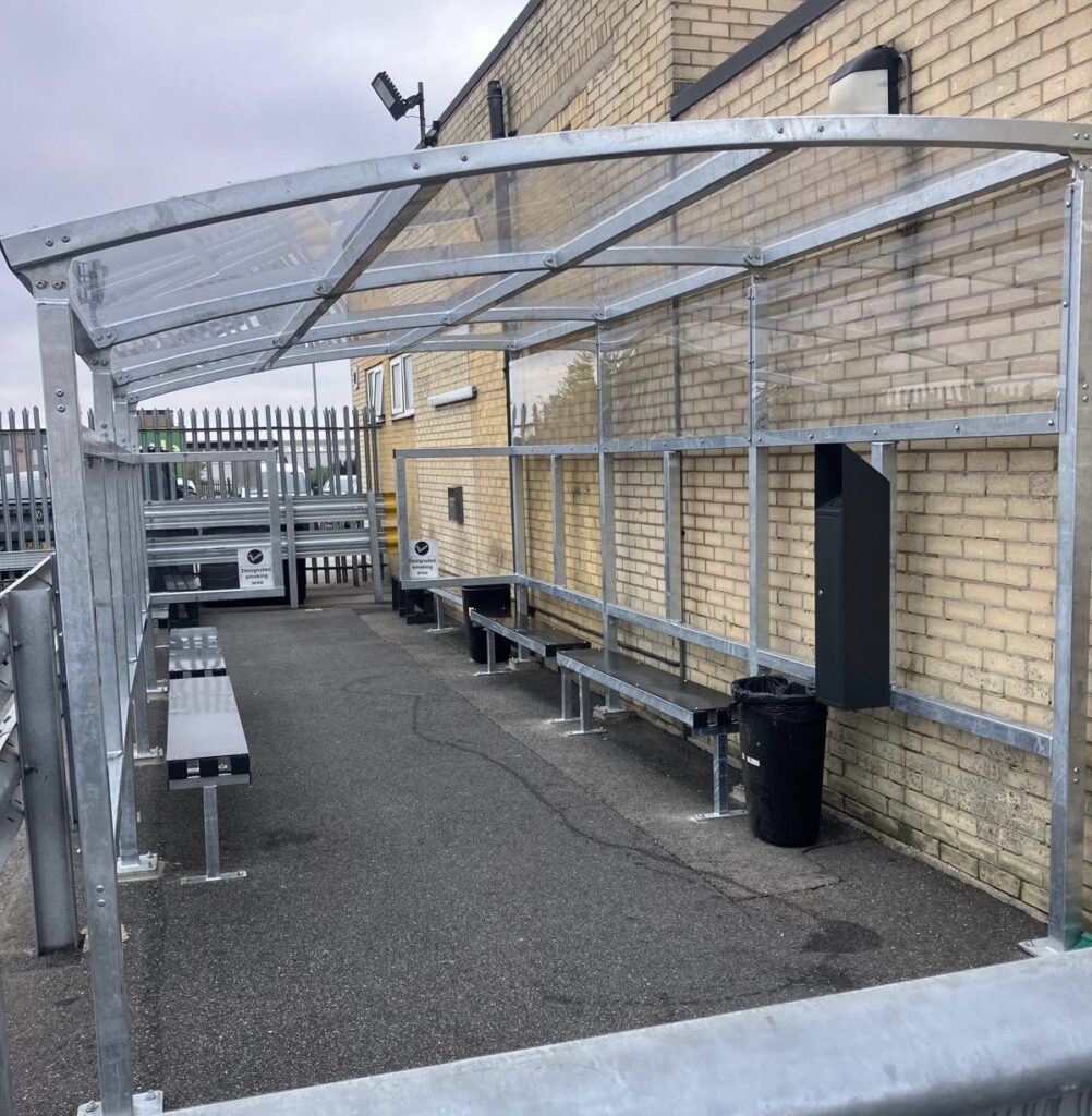 Commercial smoking shelter
